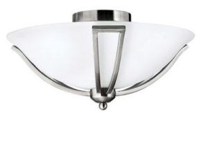 lampa sufitowa z mlecznego szkła w srebrnej obudowie