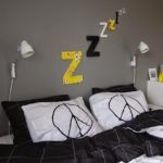 kinkiety w pokoju młodzieżowym