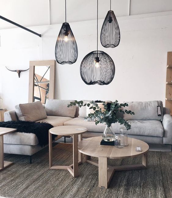 czarna lampa ażurowa metalowa - aranżacja salon scandi