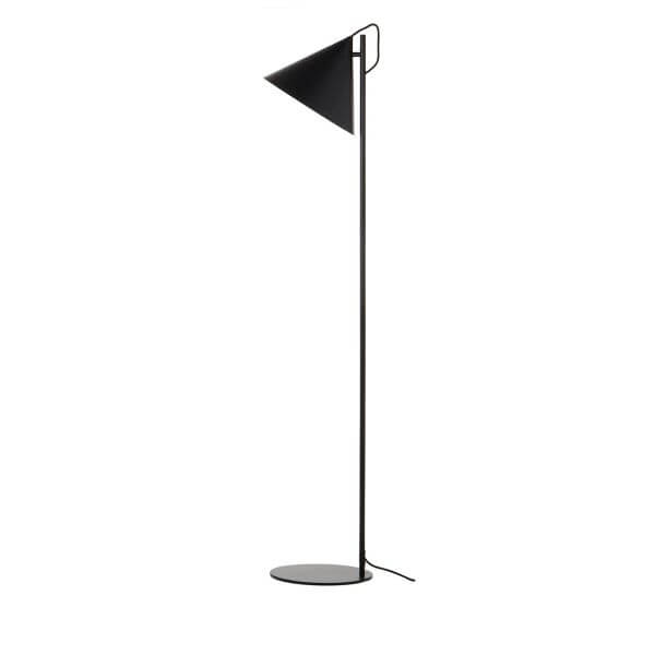 czarna lampa podłogowa prosta