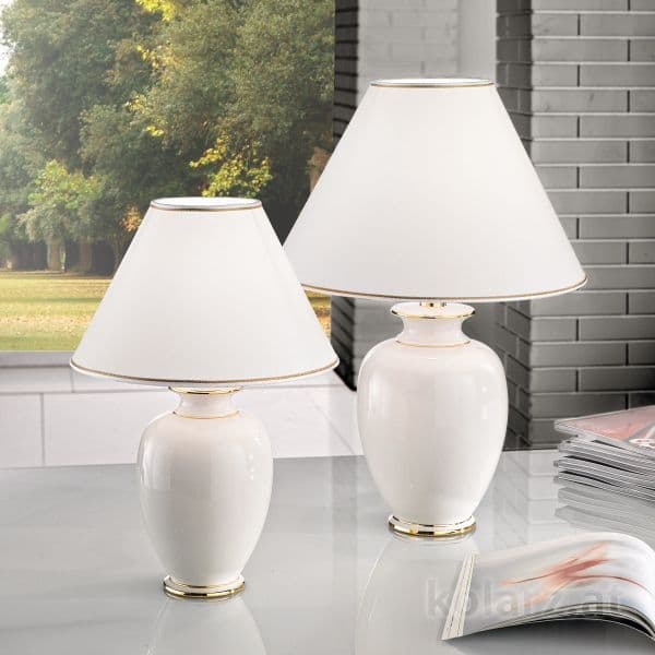 ceramiczna lampa stołowa, kremowa - aranżacja stołu