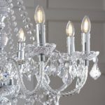 świecznikowy żyrandol glamour srebrny