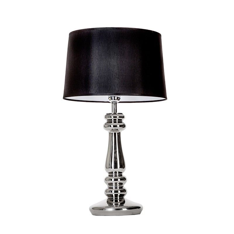 srebrna lampa stołowa z czarnym abażurem