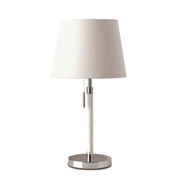 biała lampa stołowa z abażurem
