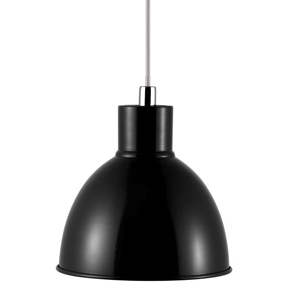 czarna, metalowa lampa wisząca w stylu industrialnym