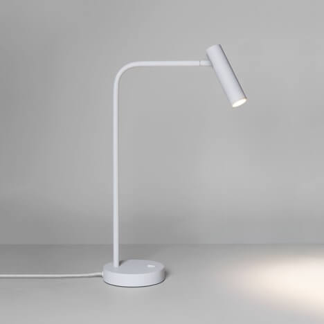 biała lampa biurkowa w stylu nowoczesnym