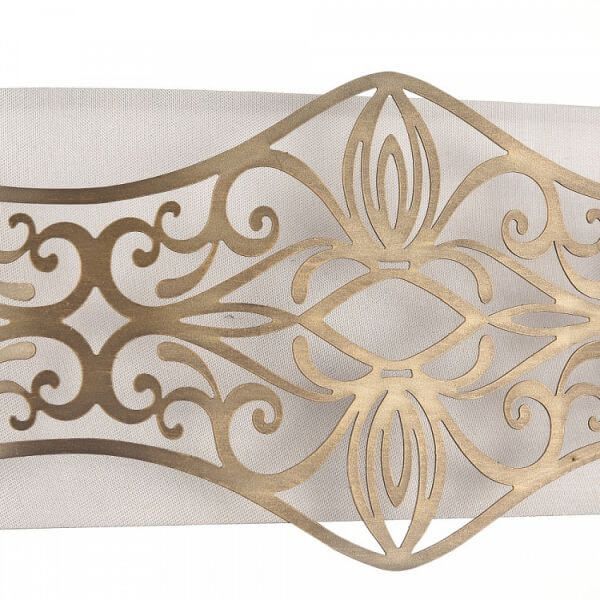 kinkiet w stylu klasycznym z białym abażurem i złotymi dekorami z metalu