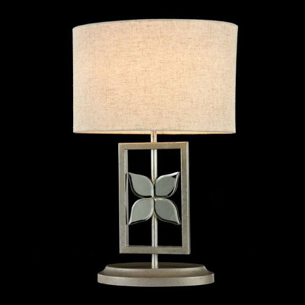 lampa stołowa z beżowym abażurem i dekoracyjną postawą ze szklanym kwiatem