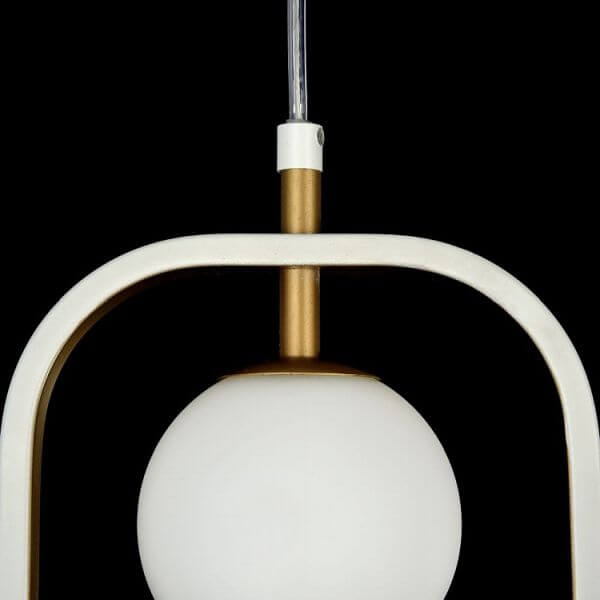 nowoczesna lampa wisząca ze szklanym kloszem