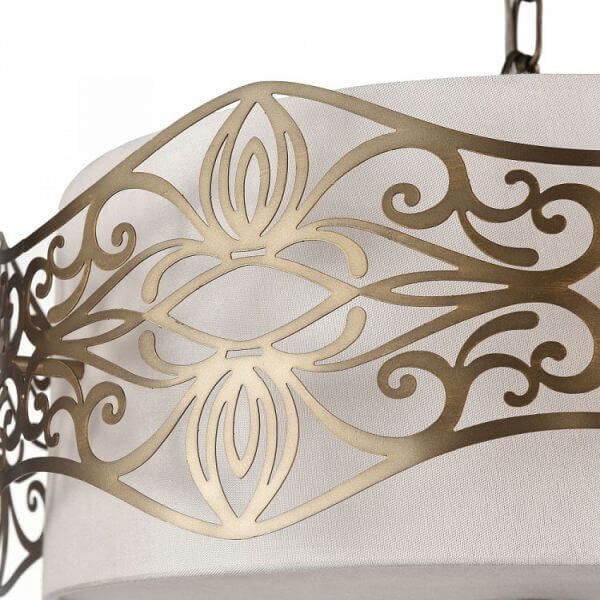 okrągła lampa wisząca z białym abażurem ozdobionym złotym wzorem wycinanym laserowo w metalu
