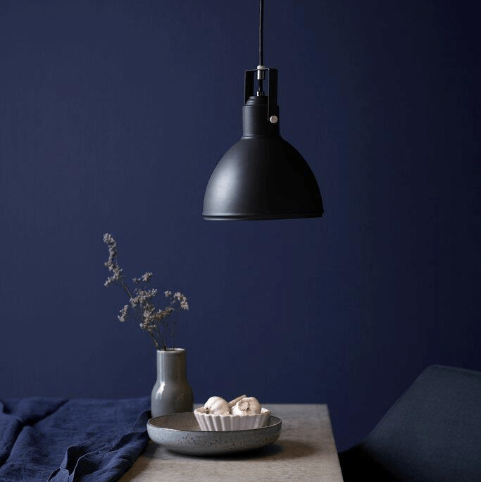 lampa wisząca w stylu rustykalnym do salonu