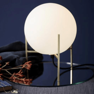 Szklana lampa stołowa Alton - Nordlux - kula w złotej oprawie