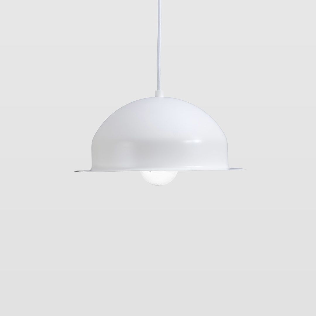 biała, metalowa lampa wisząca, biały melonik, design