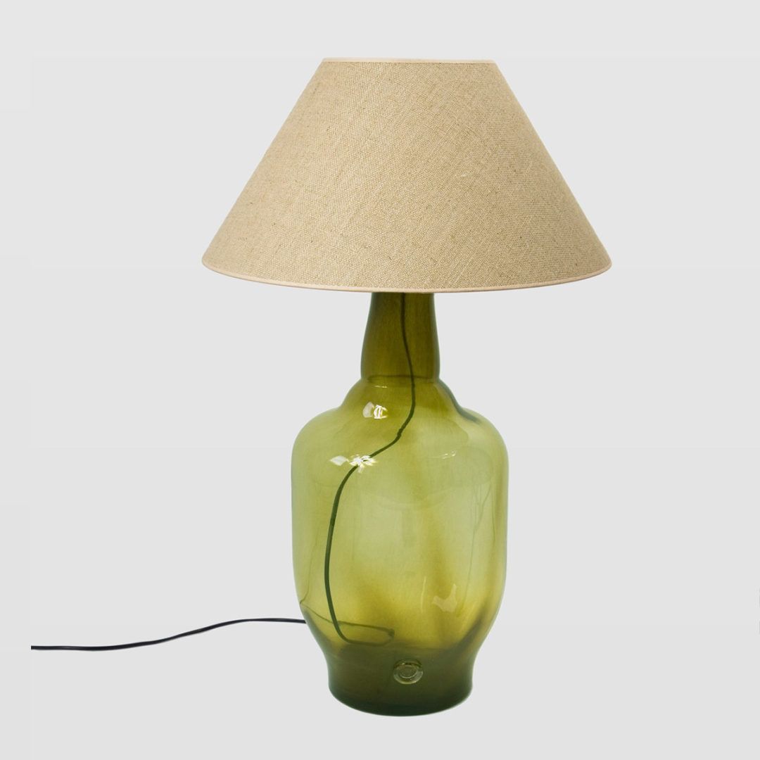 oliwkowa lampa stołowa ze szkła z beżowym abażurem