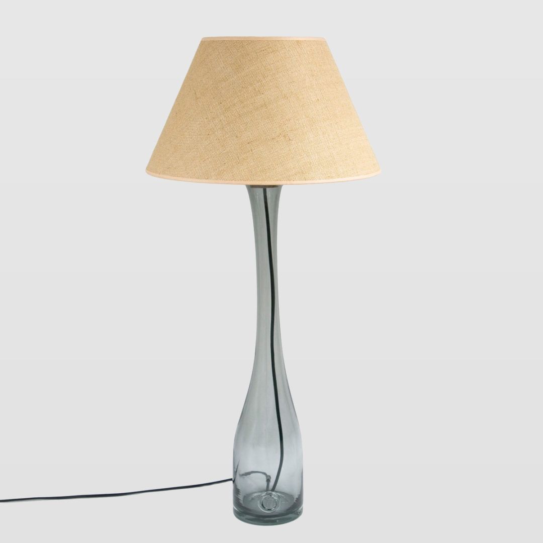 smukła lampa stołowa/podłogowa ze szkła barwionego na szaro