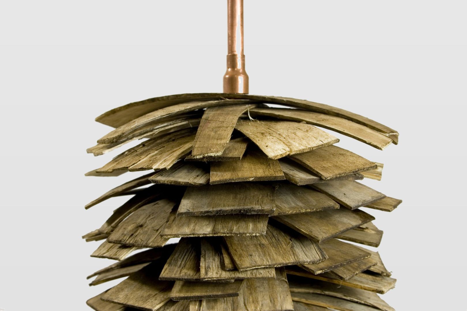 designerska lampa podłogowa szyszka, drewniana