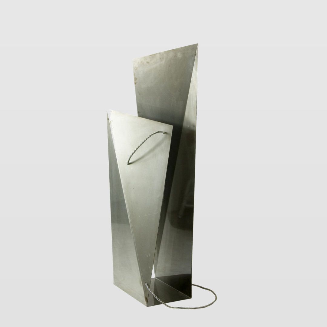 srebrna lampa podłogowa, nowoczesna, geometryczna