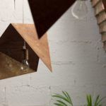 lampa wisząca, metalowe origami, rdzawy kolor - aranżacja