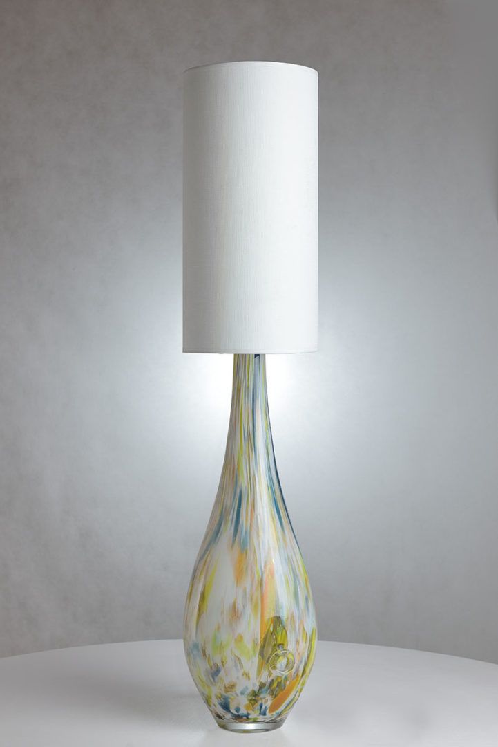 lampa stołowa z kolorowego szkła, biały abażur