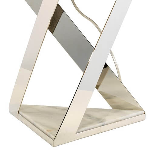 lampa stołowa z geometryczną, ażurową podstawą, marmurowe elementy