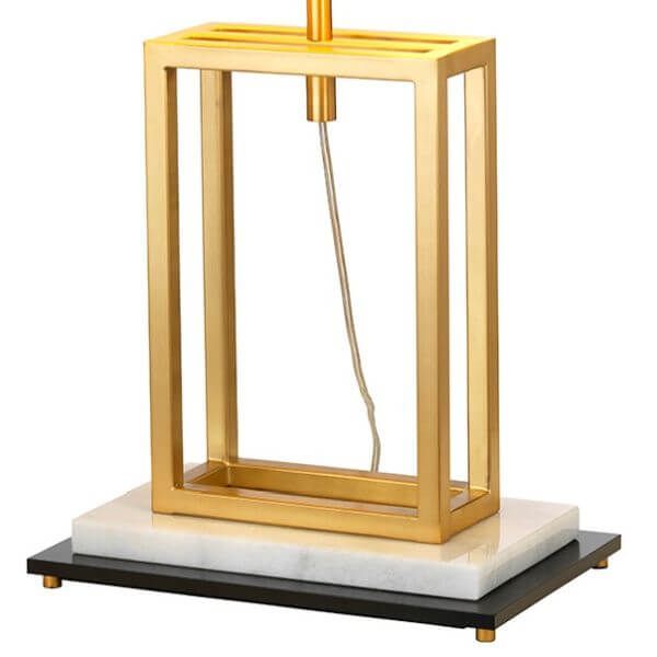 lampa stołow w stylu modern clasic, złota podstawa wielościan