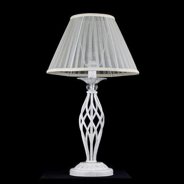 biała lampa stołowa, klasyczna z abażurem