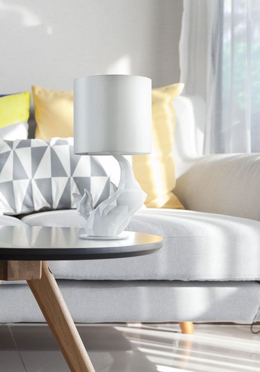 lampa stołowa z białym abażurem, nowoczesna - aranżacja salon szarość i żółty