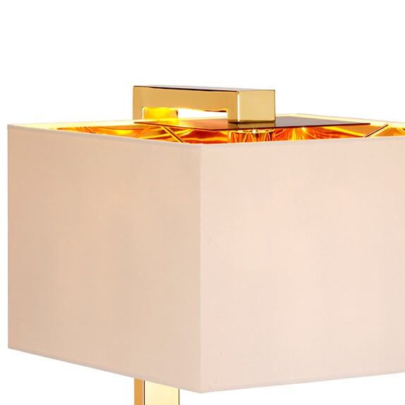 nowoczesna lampa stołowa z jasnym abażurem złotym w środku