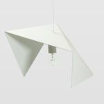 biała lampa wisząca, metalowe origami, designerska