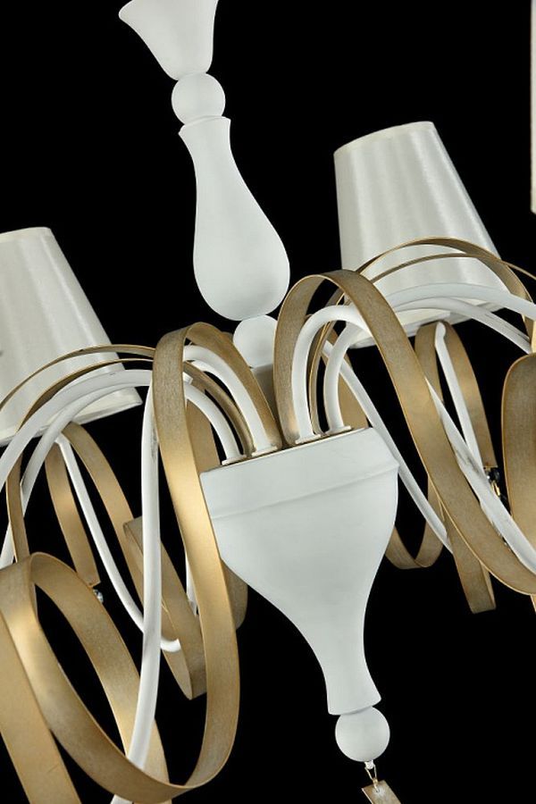biało-złoty żyrandol w stylu klasycznym, modern classic