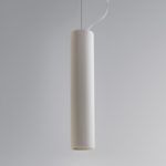 lampa wisząca z białym kloszem w kształcie tuby, regulowana długość zawieszenia