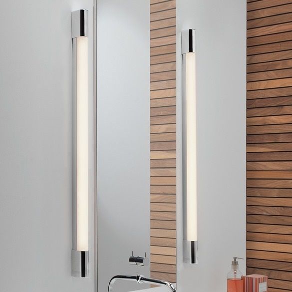 2 kinkiety Palermo 900 - w łazience na lustrze z drewnem
