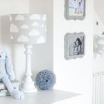 szare lampy w białe chmurki aranżacja pokój dziecka