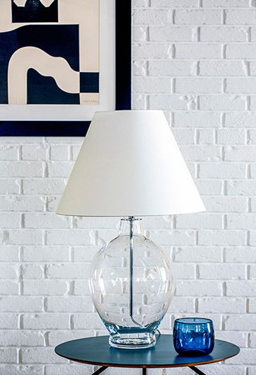Stylowa lampa stołowa Capri - transparentna, szklana baza, biały abażur - 1