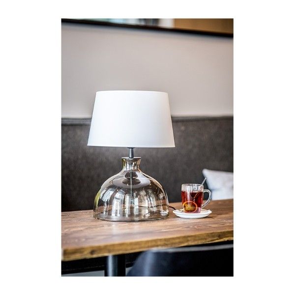 skandynawska lampa stołowa z abażurem