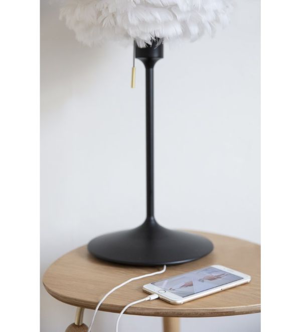 czarna lampa stołowa z portem USB