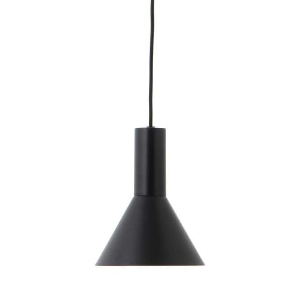 Lampa wisząca z czarnym kloszem nad stołem