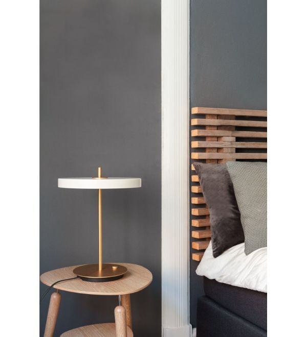 nowoczesna lampa stołowa płaski klosz