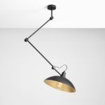 czarna lampa z regulowanym mocowaniem metalowa