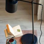 skandynawska lampa biurkowa