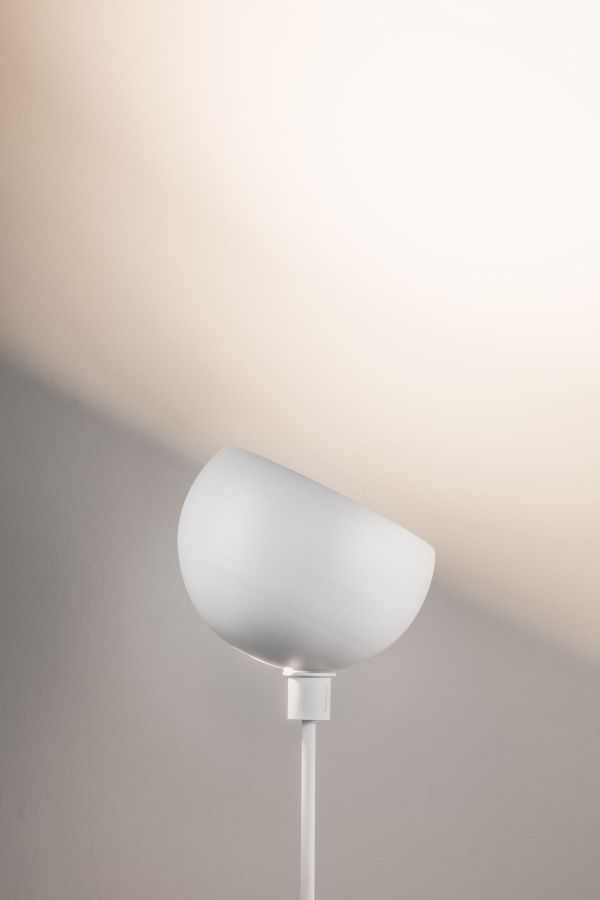 nowoczesna lampa podłogowa regulowana