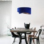 niebieska welurowa lampa nad stół do salonu