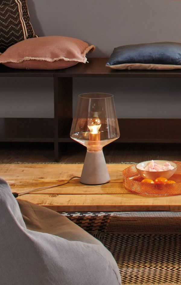 skandynawska lampa stołowa szkło beton miedź