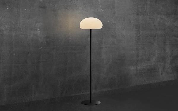 nowoczesna lampa stojąca na taras wysoka