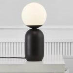 Czarna lampa stołowa z białym kloszem Notti mocha