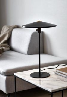 Czarna lampa stołowa Balance - LED, włącznik w podstawie