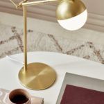 Złota lampka stołowa do salonu - mosiądz
