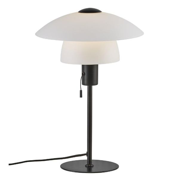 lampa stołowa ze sznurkowym włącznikiem