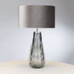 szklana lampa stołowa ombre