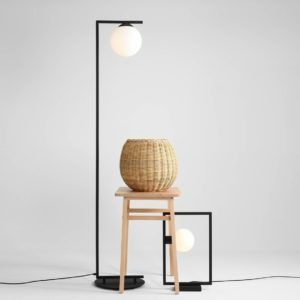 Czarna lampa podłogowa Zac - szklany klosz na dole